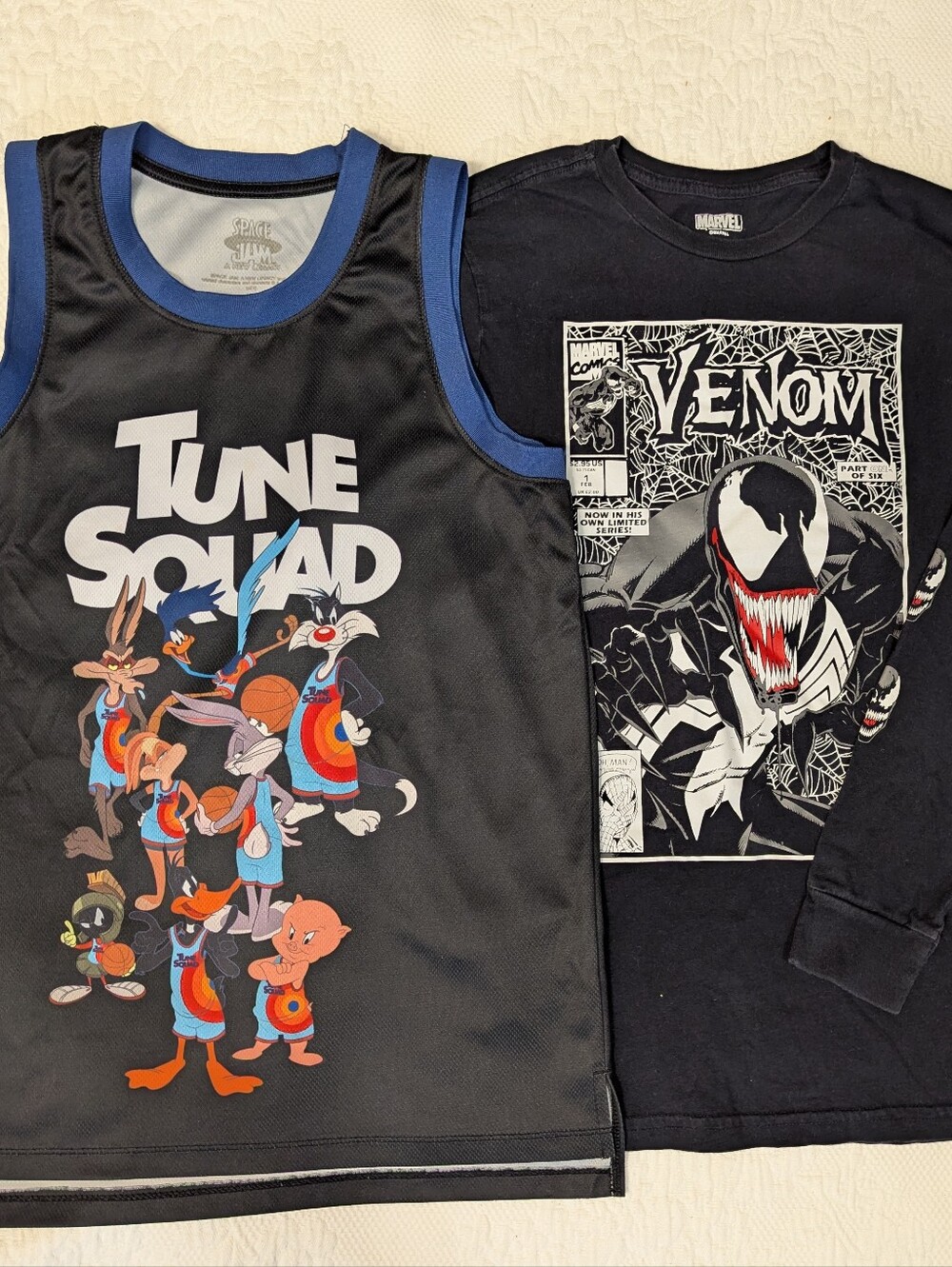 Bundle of 2 Shirts:✴️ Space Jam Tune Squad Jersey &✴️ Marvel Venom L/S  XL